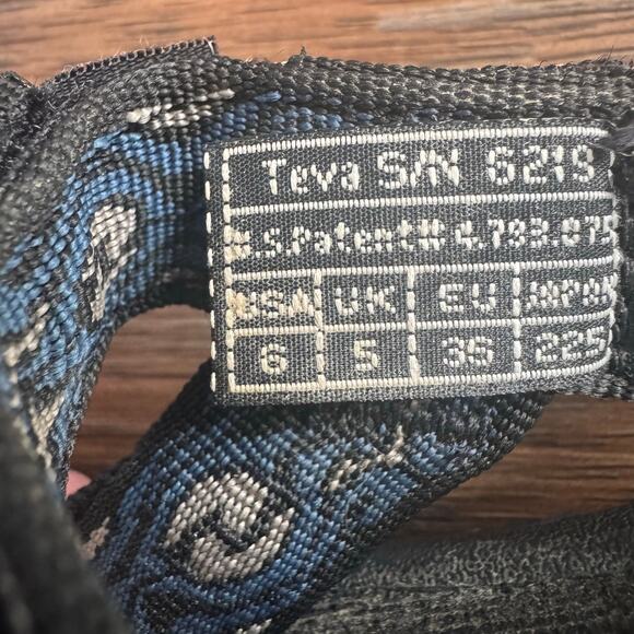 Teva black and gray sandals Men's size 6 S/N6219 Hurricane Hiking swim - Picture 6 of 8